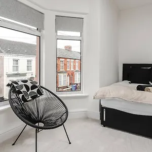 Apartment 3 Bed House, Liverpool